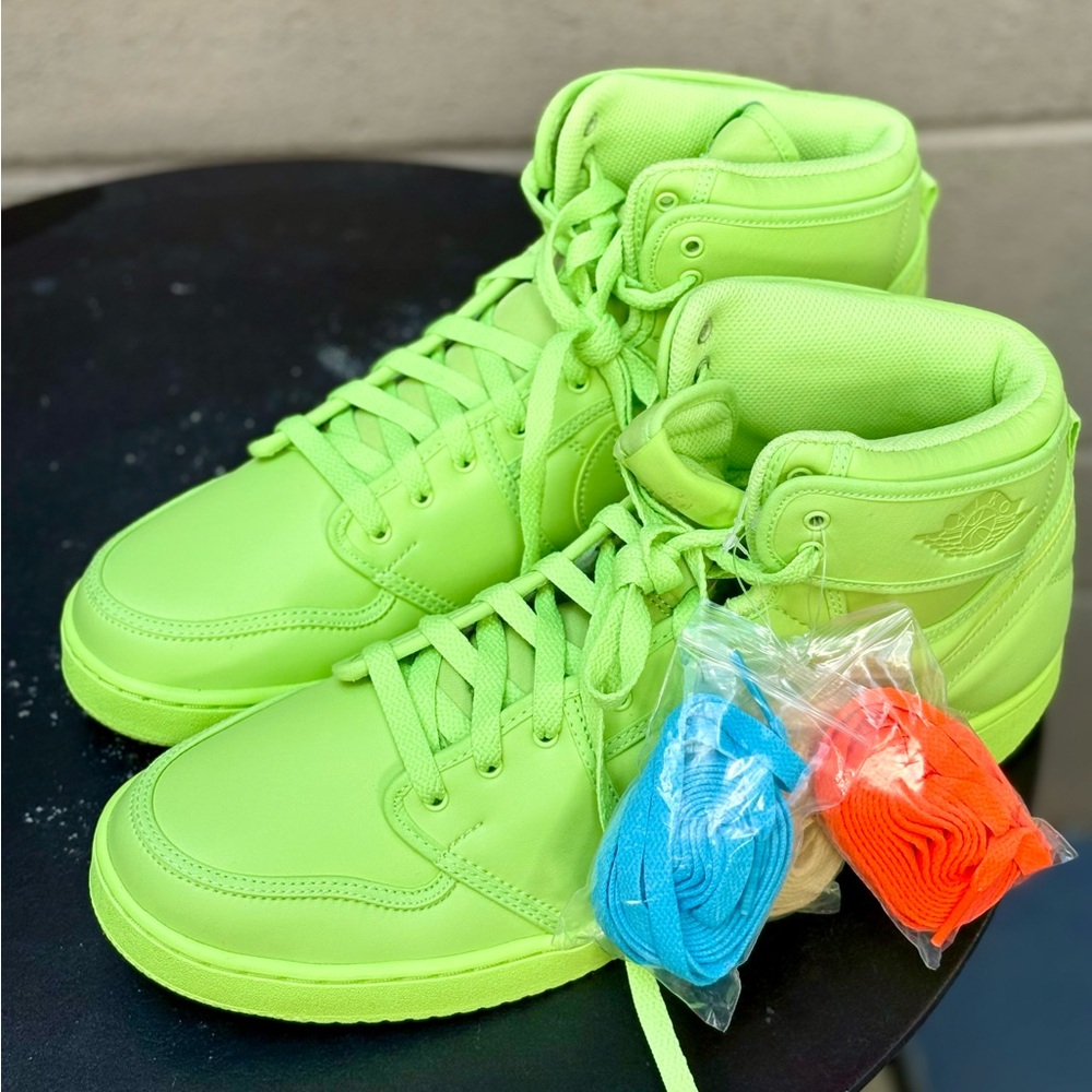 Billie Eilish x Air Jordan 1 Mid Volt Green Unisex Size 13 w/ Extra Laces